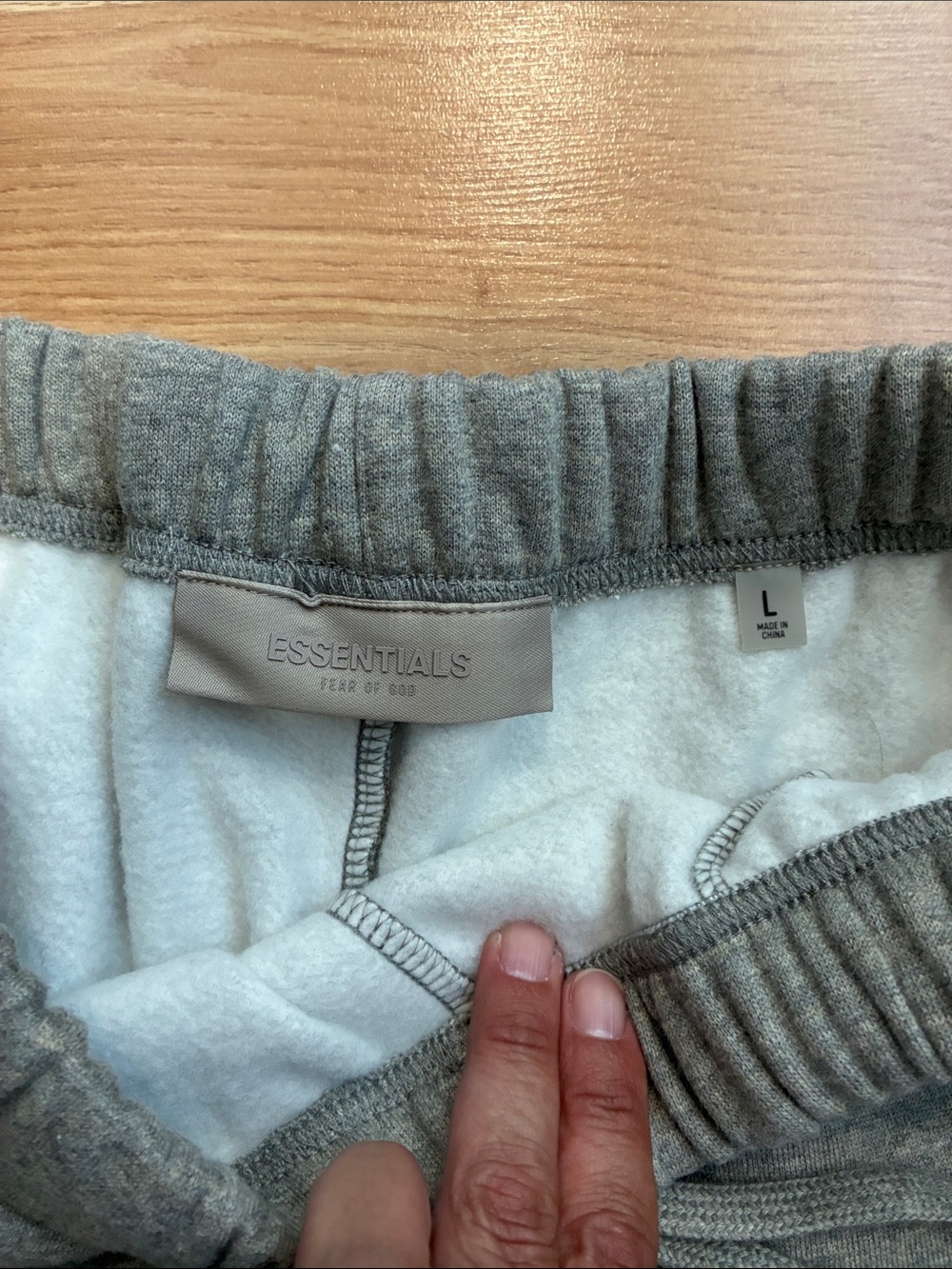 Essentials Fear of God size L shorts - Picture 3 of 4